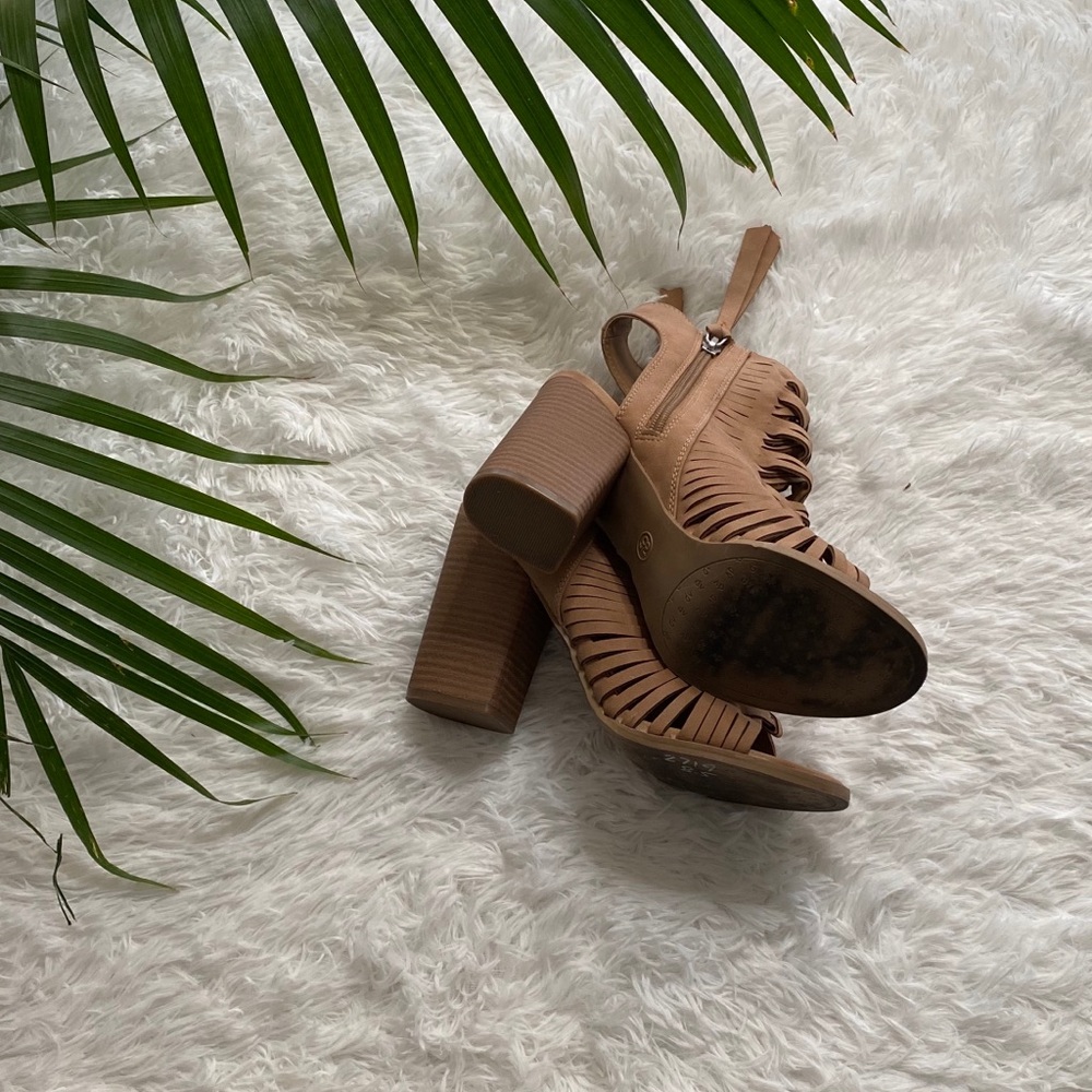 SOLD Dolce Vita Amina Woven Sandals - Picture 5 of 5